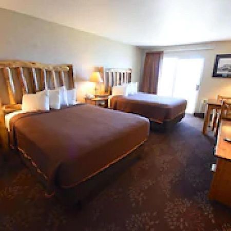 Bridge Vista Beach Hotel And Convention Center Mackinaw City Exterior foto