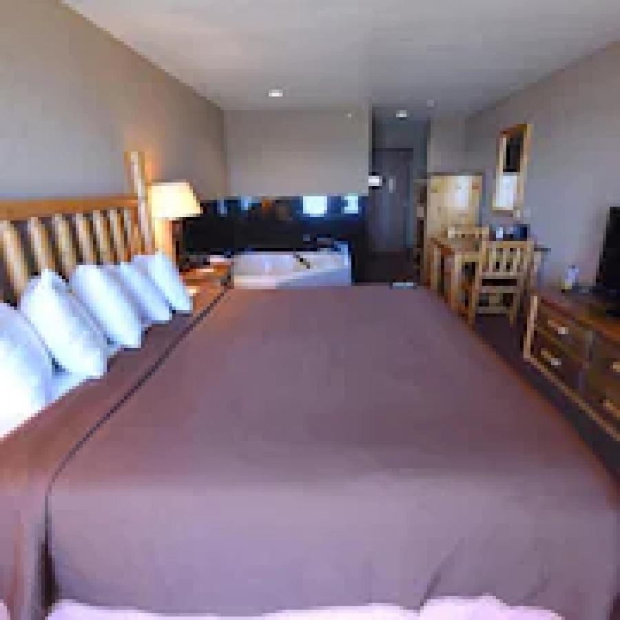 Bridge Vista Beach Hotel And Convention Center Mackinaw City Exterior foto
