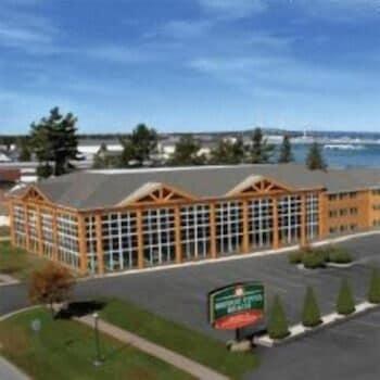 Bridge Vista Beach Hotel And Convention Center Mackinaw City Exterior foto
