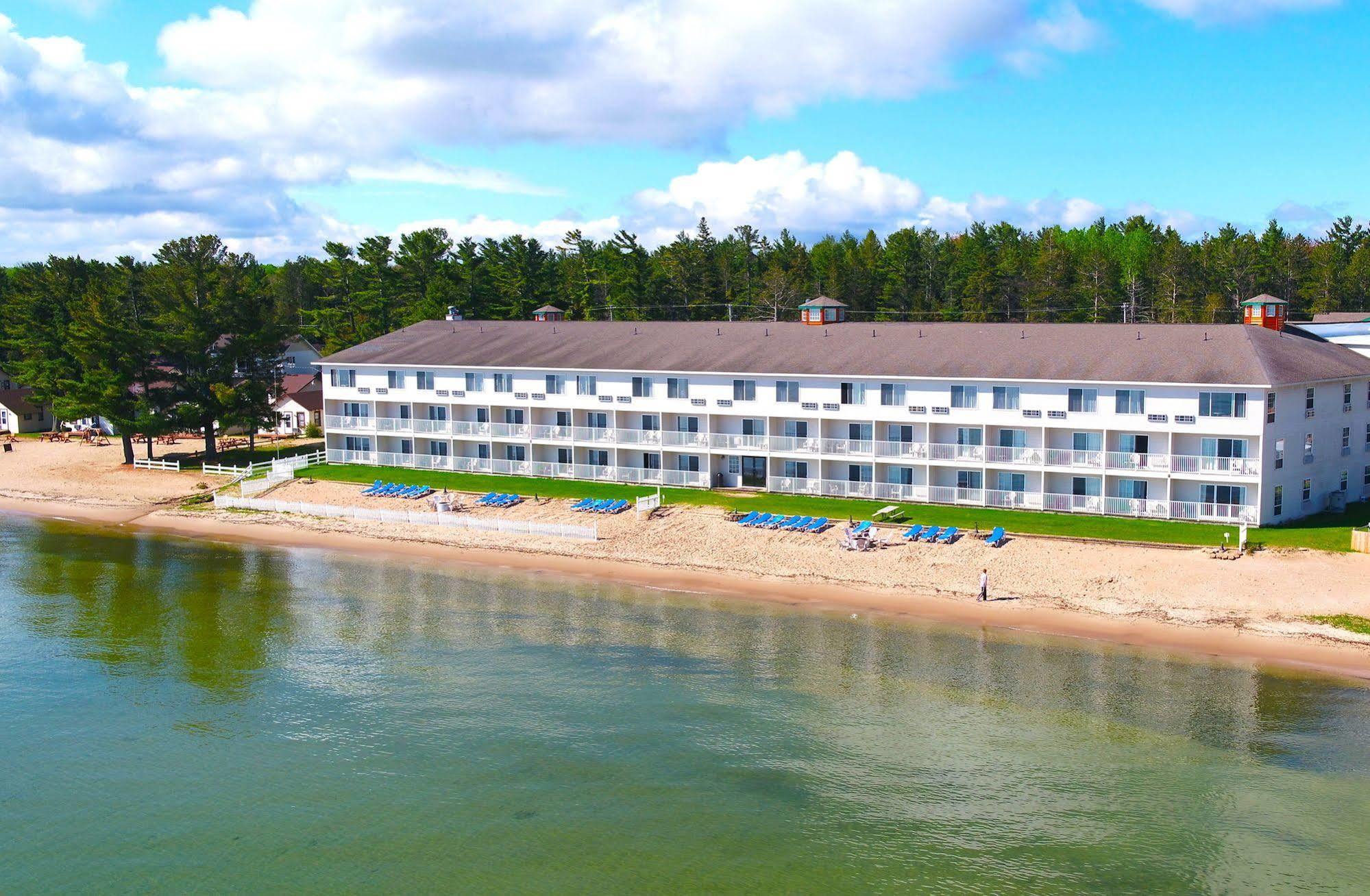 Bridge Vista Beach Hotel And Convention Center Mackinaw City Exterior foto